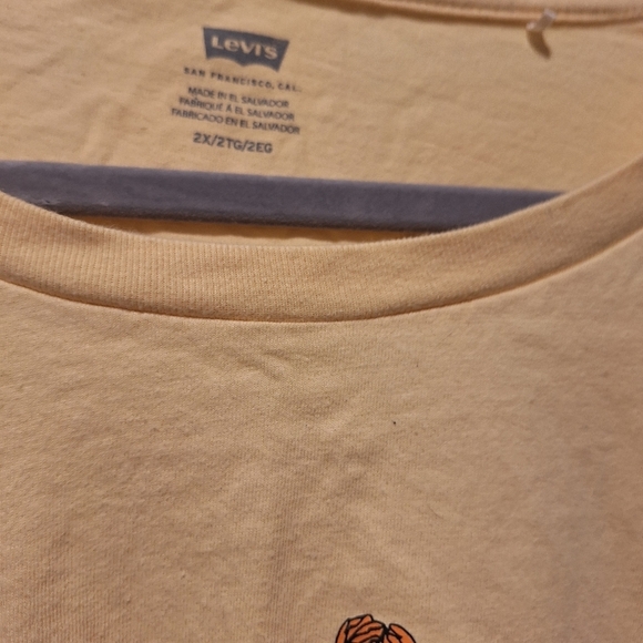 Levi's Yellow Graphic Women's Top 2X‎ T-Shirt - Picture 3 of 3
